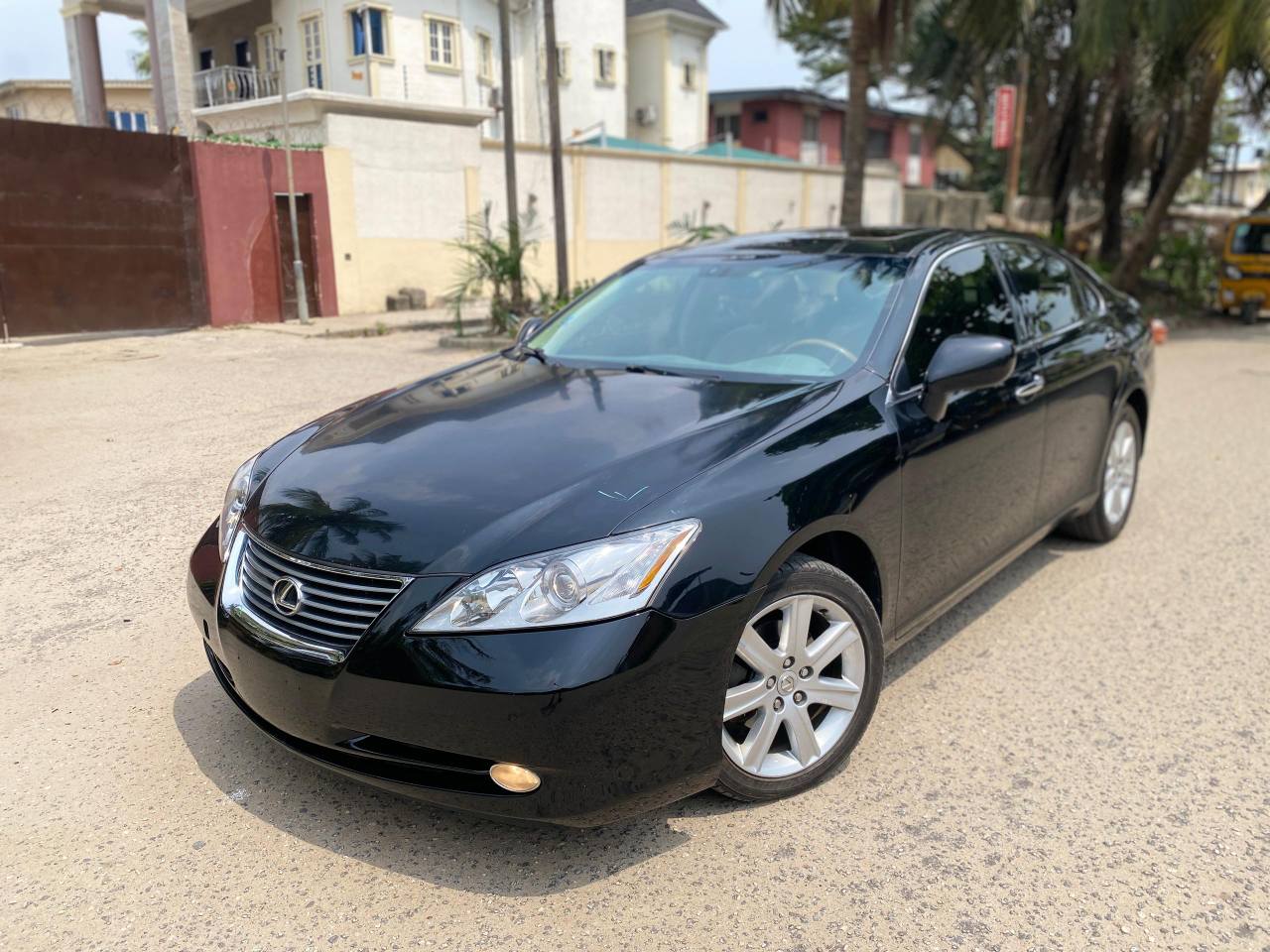 A picture of FOREIGN USED LEXUS ES350