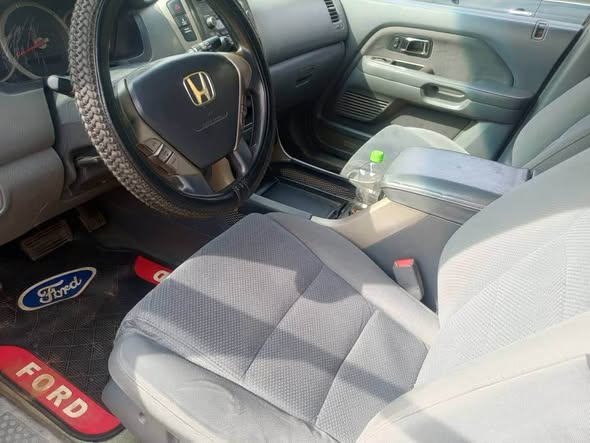 A picture of 2004 HONDA PILOT