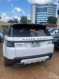 A picture of Range rover sport 2015 model 135m