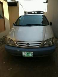 A picture of Toyota sienna 2000 model available for sale Tokunbo standard Everything