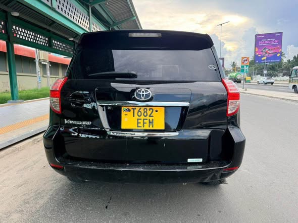 A picture of PRICE 27ML TOYOTA VANGUARD 2009 2 360cc 90 000km 7