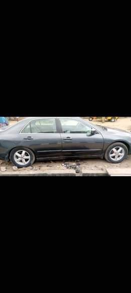 A picture of Honda Accord 05 available for sale guy s take advantage