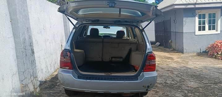 A picture of TOYOTA HIGHLANDER 2003 MODEL