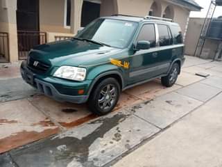 A picture of Honda CR V 2000 Model
