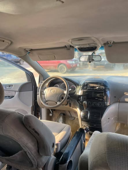 A picture of Toyota sienna 2005