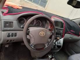 A picture of 2004 Toyota Sienna