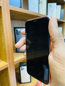 A picture of iPhone XR 128gb