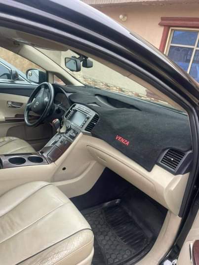 A picture of 2012 Toyota Venza Full option