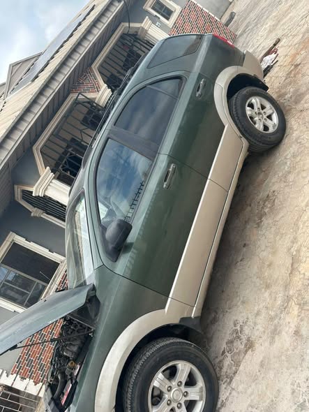 A picture of SUV 08100838318