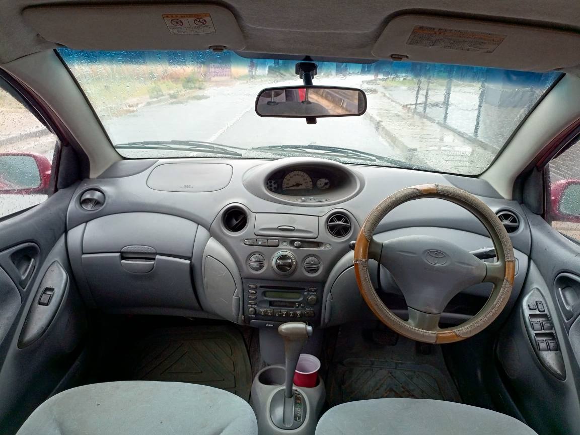 A picture of TOYOTA VITZ OLD