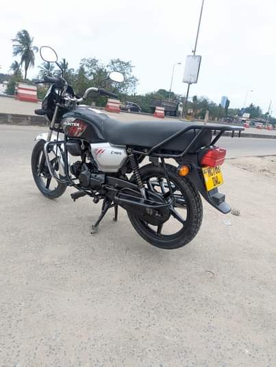 A picture of HUNTER CC 125