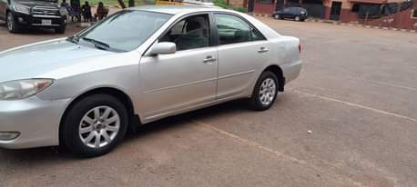 A picture of 2004 Toyota Camry