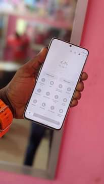A picture of Samsung S21 Plus Kreki azina mazara