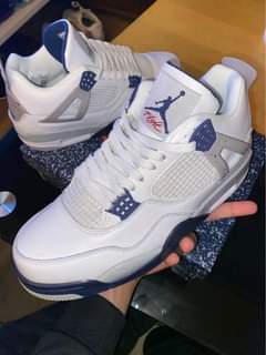 A picture of Jordan 4