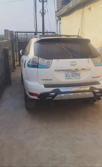 A picture of Lexus Rx330 2005 model... All components are working perfectly.. Engine