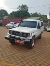 A picture of land crisuer diesel cal 0700936608 urgent sale
