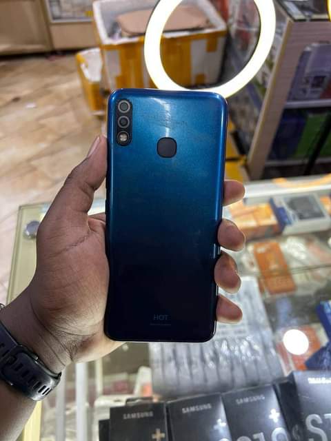 A picture of Infinix hot 8 32gb 220 000ugx