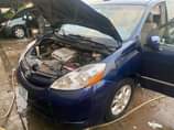 A picture of Toyota sienna 2006