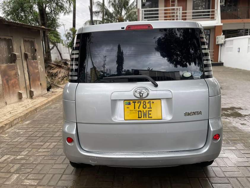 toyota sienta