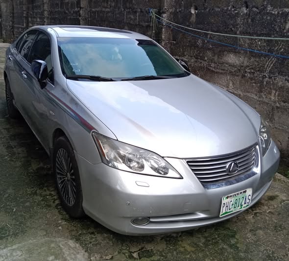 A picture of Lexus ES 350 First body