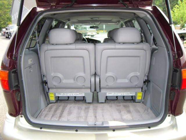 A picture of THIS IS LAGOS CLEARED TOYOTA SIENNA 1999 MODEL FEATURES ARE