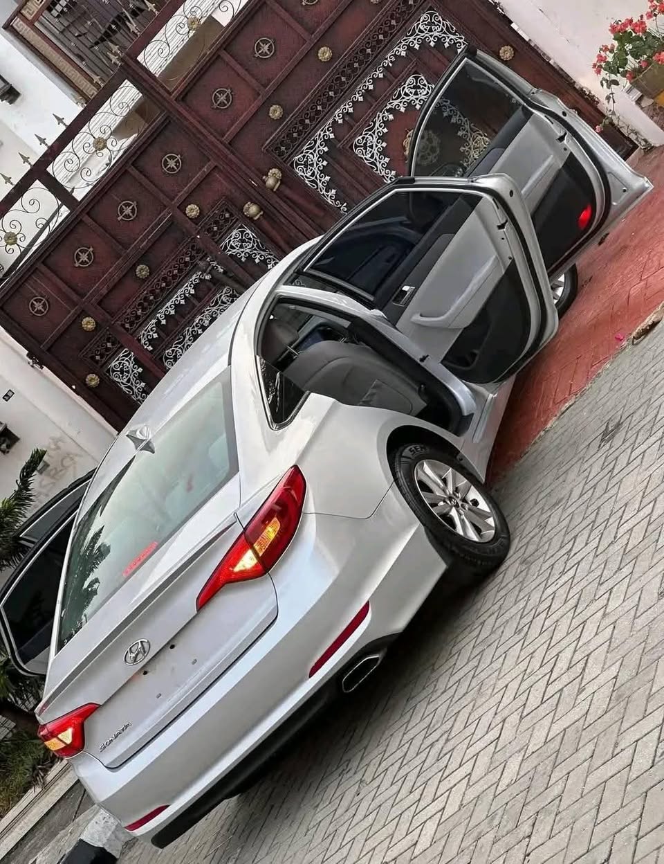 A picture of Hyundai sonata 015 SE