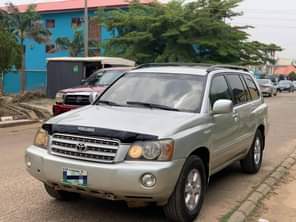 A picture of 2005 Model Toyota Highlander 4 Million naira Abuja 08124495458