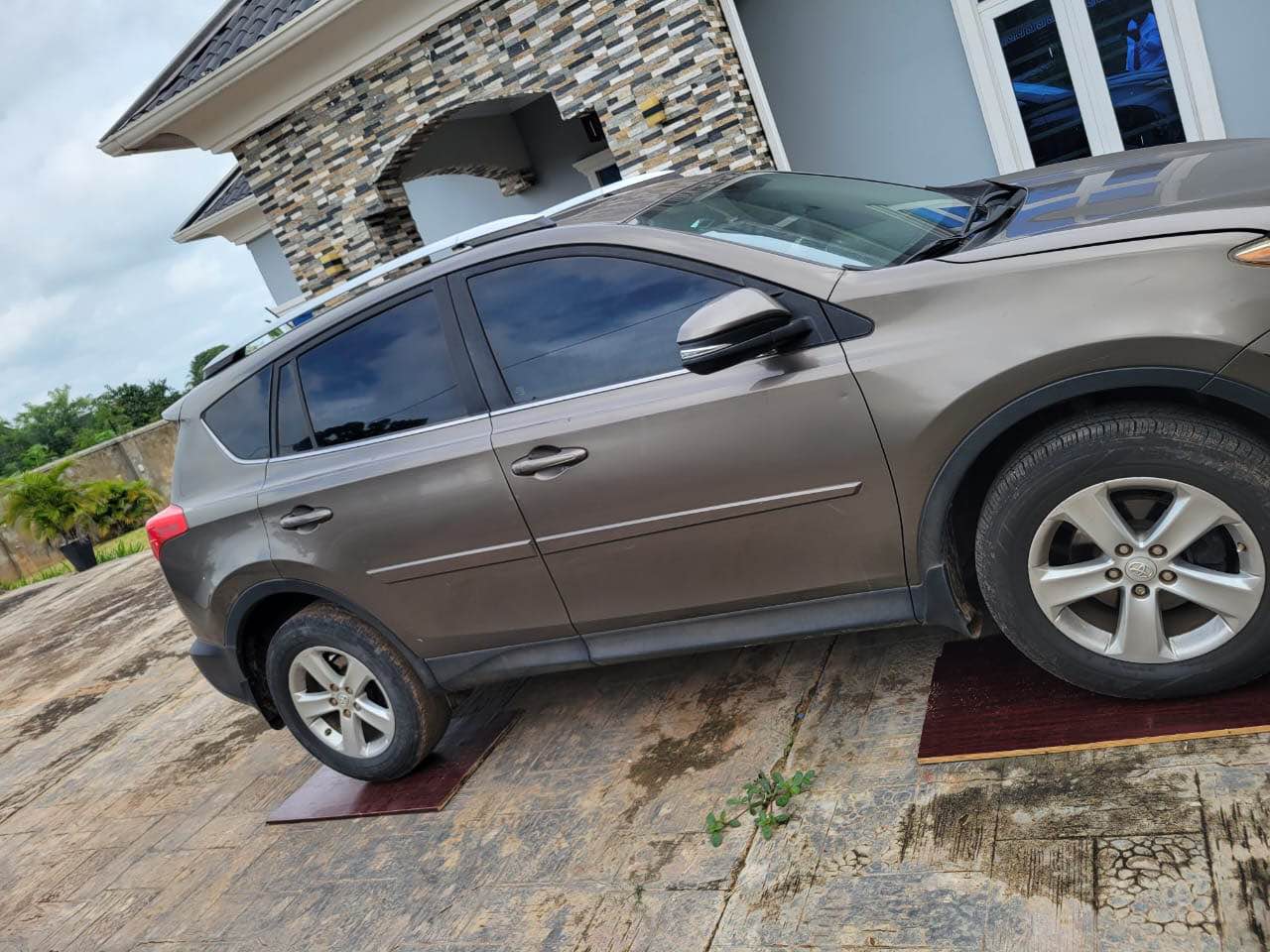 A picture of TOYOTA RAV4 2014