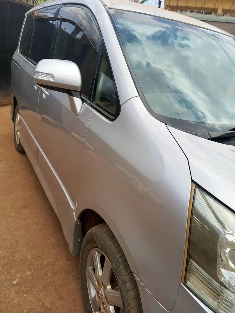 A picture of TOYOTA NOAH Si VALVEMATIC 2008