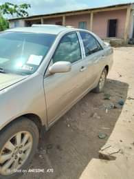A picture of Toyota Camry XLE 03 04 model Sound engine Gear is