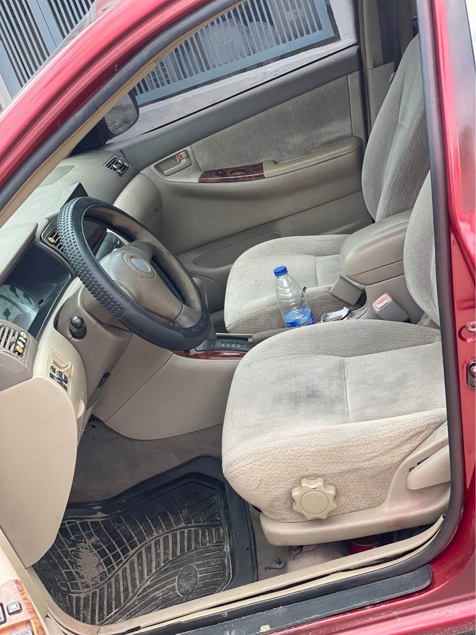 A picture of Toyota Corolla 04