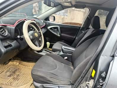 A picture of Reg Toyota RAV4 2010 model V6 engine Buy and use