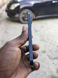 A picture of iphone 12 min icloud lock