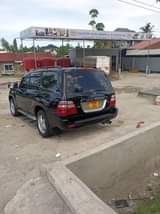 A picture of landcruiser v8