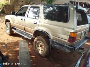 A picture of Toyota 4 runner Old model manual transmission engine and gear