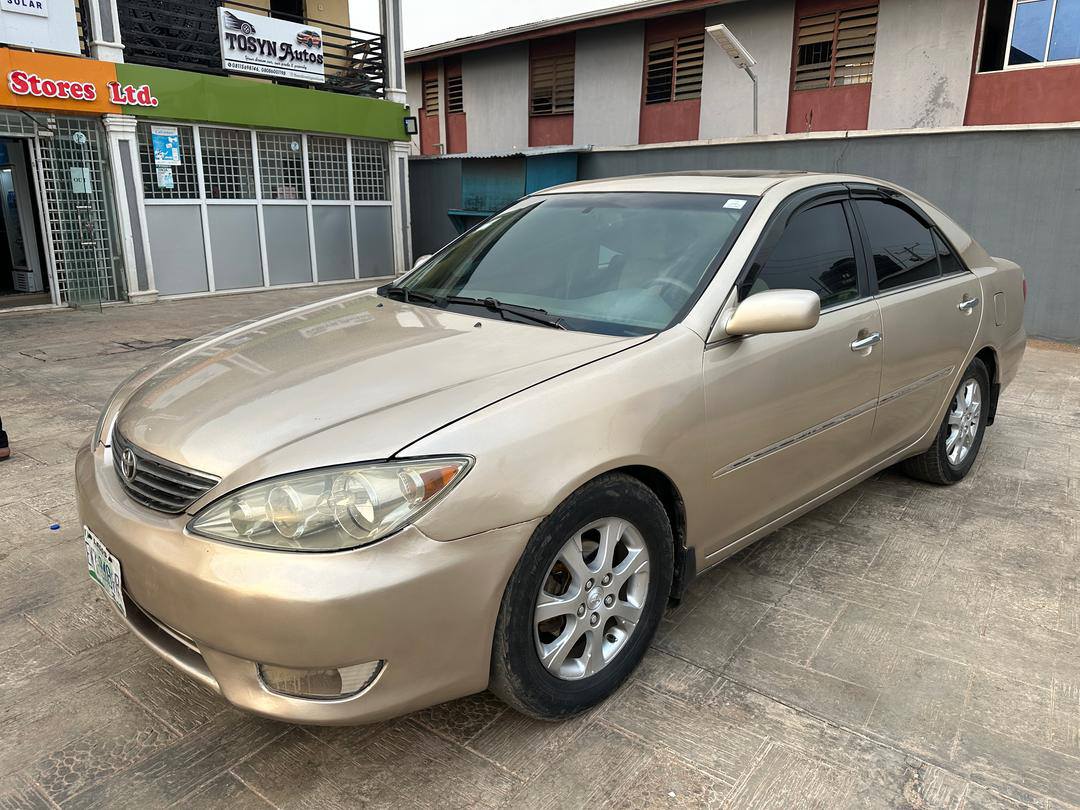 A picture of Toyota Camry XLE 2006 V4