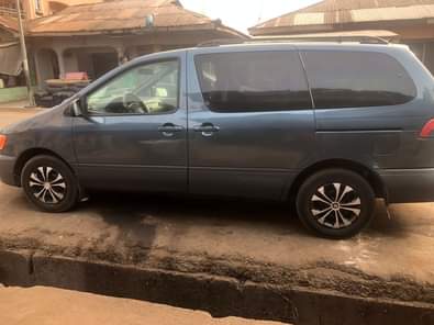 A picture of Sharp Toyota Sienna Engine excellent Gear Ac working Buy and