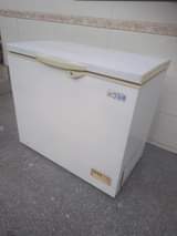 A picture of Deep freezer zuri Kwa biashara offer lak 380k tu