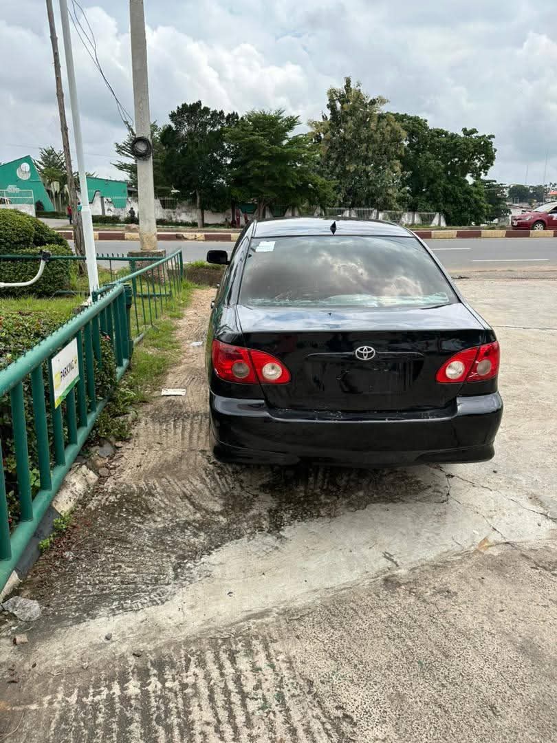 A picture of 2005 Corolla 2005
