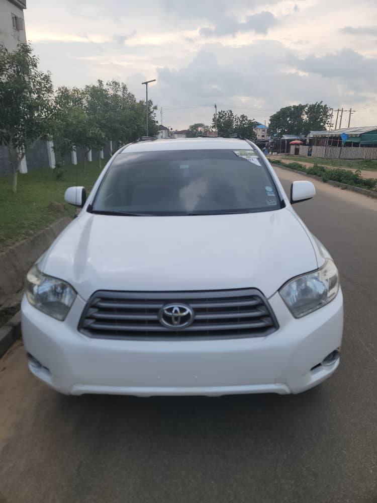 A picture of Toyota Highlander 2010