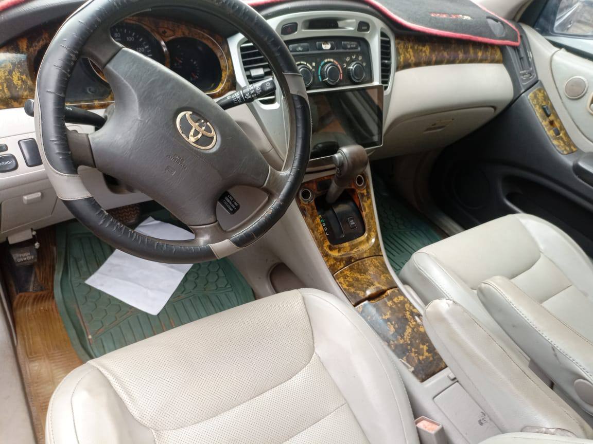 A picture of Clean Toyota Highlander 2005 model