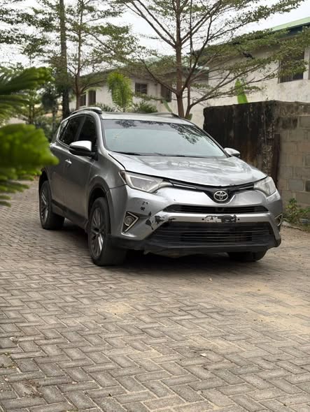 A picture of Toyota rav4 2016