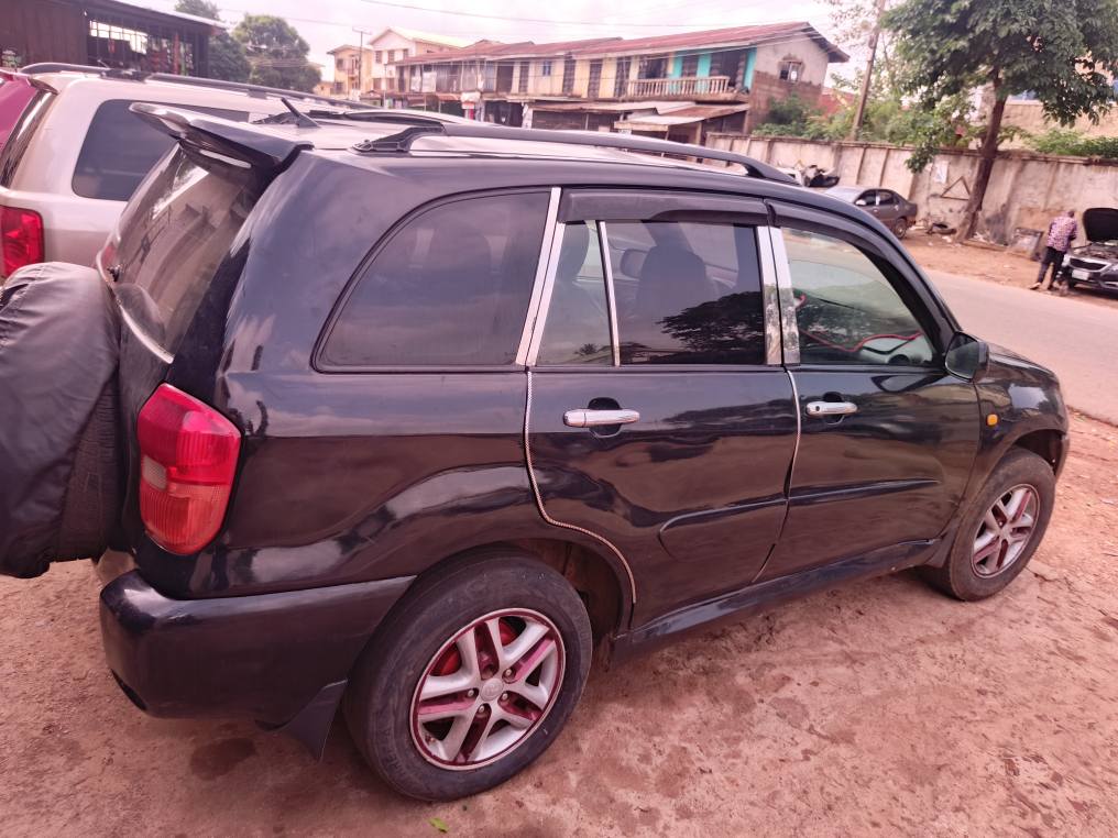 A picture of Toyota rav 4
