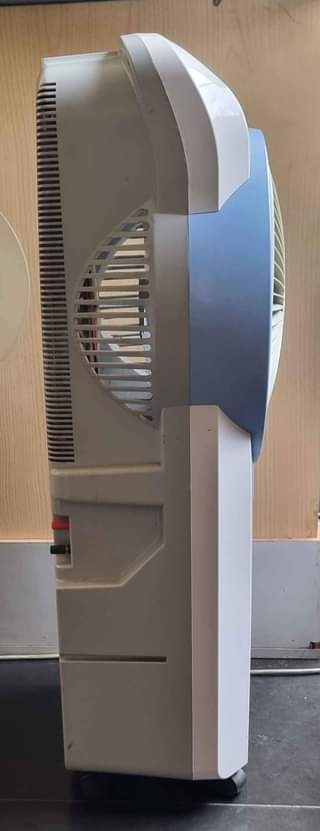 A picture of Lontor mist box fan