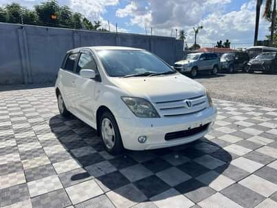 A picture of 2005 Toyota IST