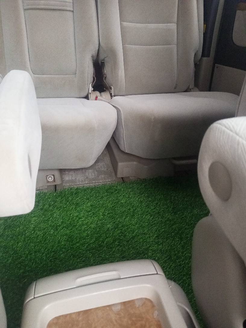 A picture of Toyota Alphard 2006 2.4cc