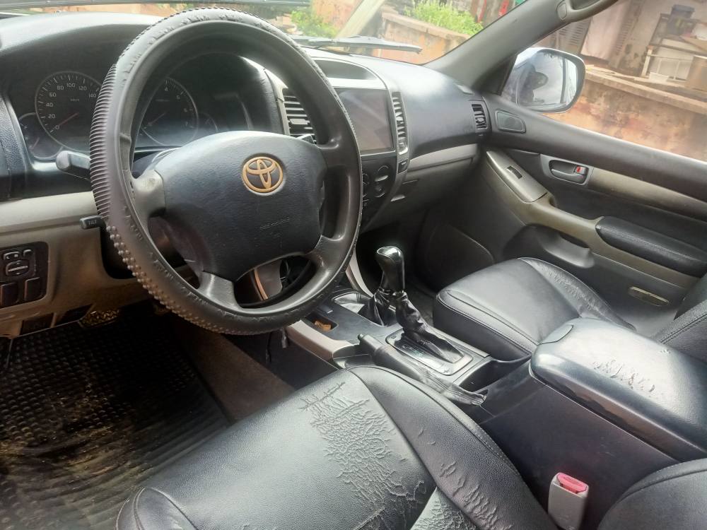 A picture of Land Cruiser Prado 2008 Model Engine is good Gear is