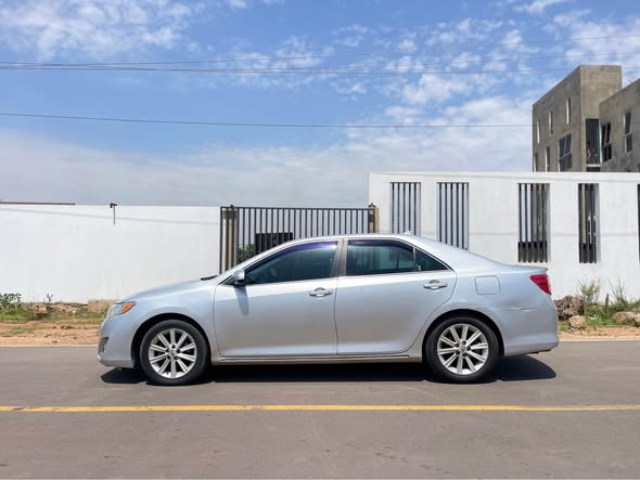 A picture of CLEAN PRE OWNED 2013 TOYOTA CAMRY XLE 10 300 000
