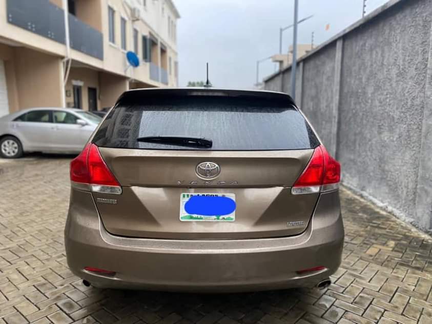 A picture of Toyota Venza 2012