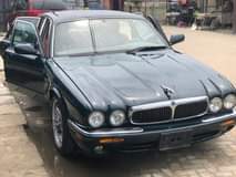 A picture of Super clean VINTAGE JAGUAR XJ 8 2001 For Sale 